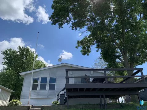 314 Best Point Dr, Madison, SD 57042 photo 4