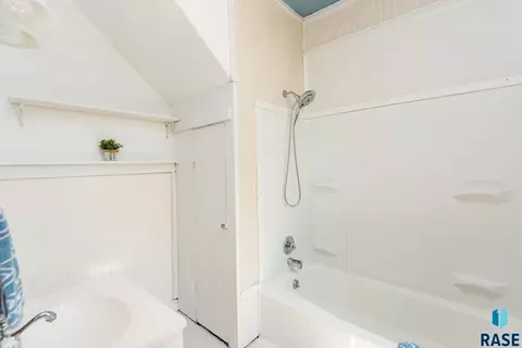 140 S Walnut Ave, Bridgewater, SD 57319 photo 13