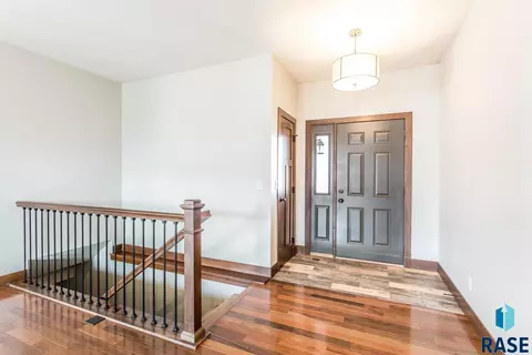 305 Taylor Dr, Tea, SD 57064 photo 2
