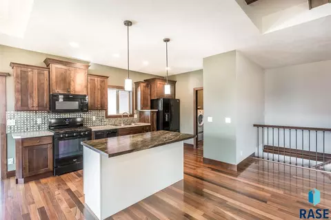 305 Taylor Dr, Tea, SD 57064 photo 4