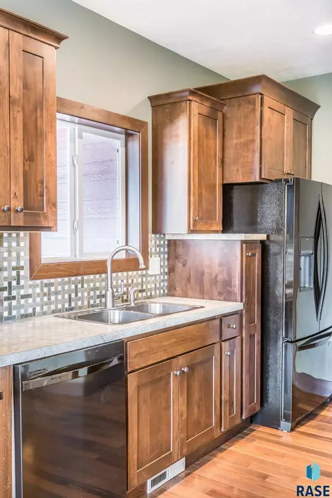 305 Taylor Dr, Tea, SD 57064 photo 5