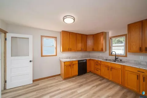 1535 E 8th St, Sioux Falls, SD 57103 photo 4