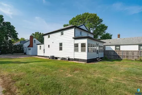 1535 E 8th St, Sioux Falls, SD 57103 photo 2