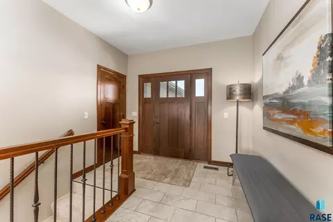 8914 W Dragonfly Dr, Sioux Falls, SD 57107 photo 2