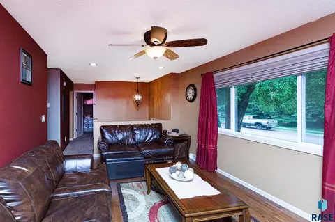 121 S Church Ave, Tea, SD 57064 photo 9