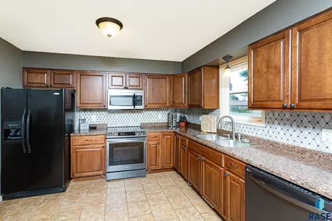 121 S Church Ave, Tea, SD 57064 photo 4