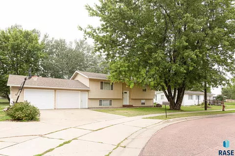 121 S Church Ave, Tea, SD 57064 photo 1