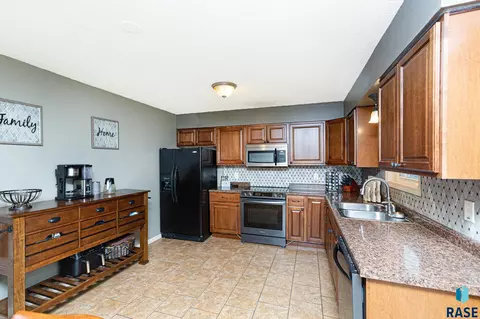 121 S Church Ave, Tea, SD 57064 photo 2