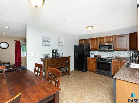 121 S Church Ave, Tea, SD 57064 photo 8