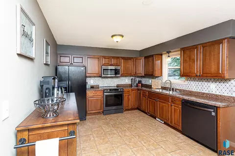 121 S Church Ave, Tea, SD 57064 photo 5