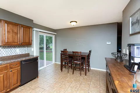 121 S Church Ave, Tea, SD 57064 photo 7