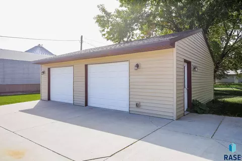 203 E 3rd St, Dell Rapids, SD 57022 photo 23