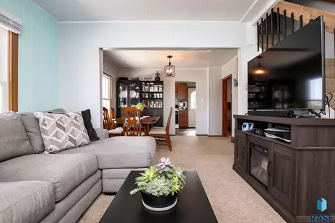 203 E 3rd St, Dell Rapids, SD 57022 photo 6