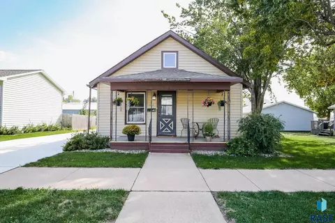 203 E 3rd St, Dell Rapids, SD 57022 photo 3