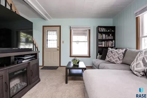203 E 3rd St, Dell Rapids, SD 57022 photo 9