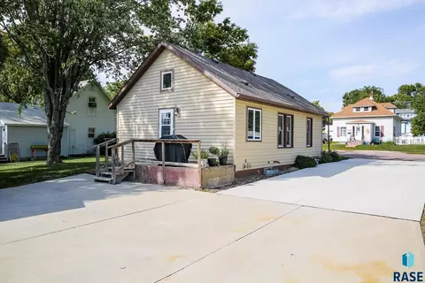 203 E 3rd St, Dell Rapids, SD 57022 photo 25