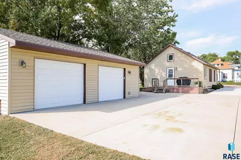 203 E 3rd St, Dell Rapids, SD 57022 photo 27