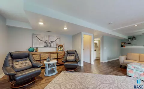 3609 E Winncrest Cir, Sioux Falls, SD 57103 photo 4