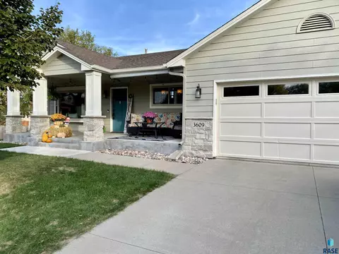 3609 E Winncrest Cir, Sioux Falls, SD 57103 photo 1