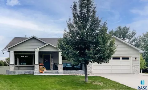 3609 E Winncrest Cir, Sioux Falls, SD 57103 photo 2