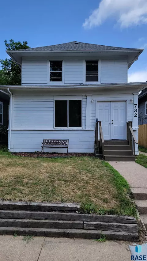 732 S Summit Ave, Sioux Falls, SD 57104 photo 1