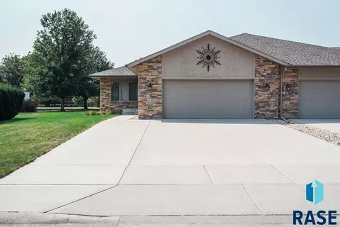 1543 Northridge Rd, Mitchell, SD 57301 photo 1