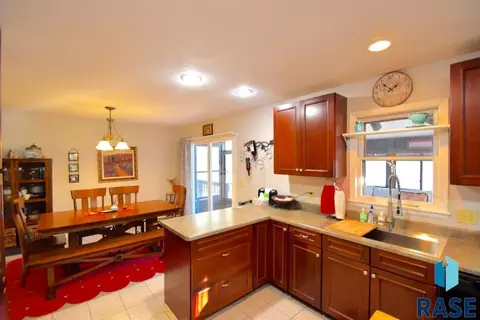4312 S Glenview Rd, Sioux Falls, SD 57103 photo 5