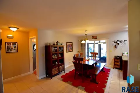 4312 S Glenview Rd, Sioux Falls, SD 57103 photo 3