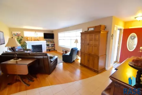 4312 S Glenview Rd, Sioux Falls, SD 57103 photo 2