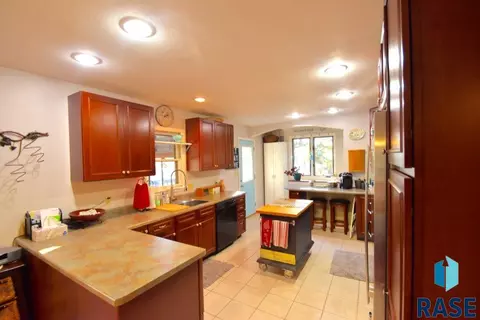 4312 S Glenview Rd, Sioux Falls, SD 57103 photo 4