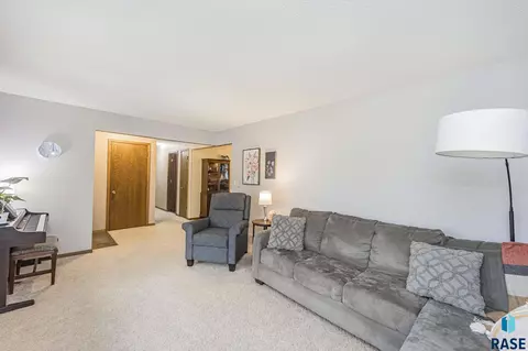 401 E Beechnut St, Brandon, SD 57005 photo 13