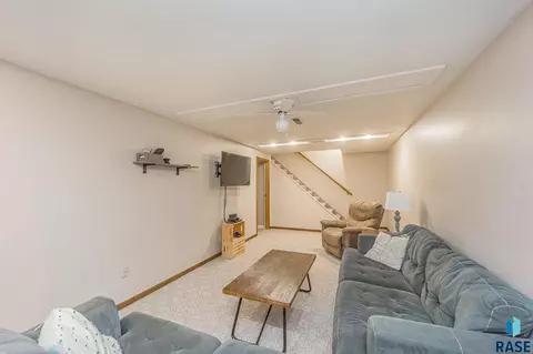 401 E Beechnut St, Brandon, SD 57005 photo 27