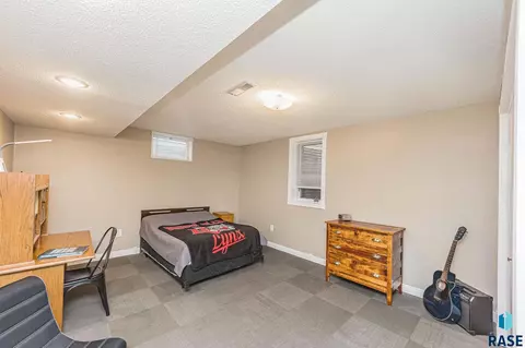 401 E Beechnut St, Brandon, SD 57005 photo 33