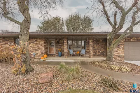 401 E Beechnut St, Brandon, SD 57005 photo 2