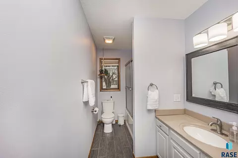 401 E Beechnut St, Brandon, SD 57005 photo 25