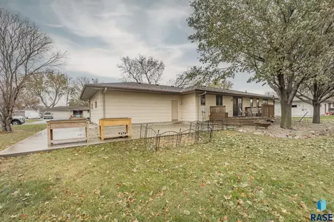 401 E Beechnut St, Brandon, SD 57005 photo 7