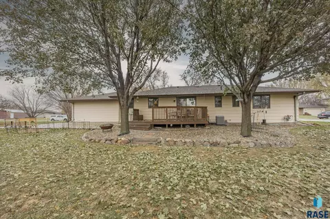 401 E Beechnut St, Brandon, SD 57005 photo 8
