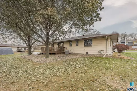 401 E Beechnut St, Brandon, SD 57005 photo 9