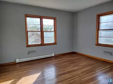 118 E 4th St, Miller, SD 57362 photo 10