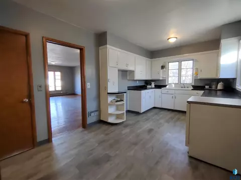 118 E 4th St, Miller, SD 57362 photo 6