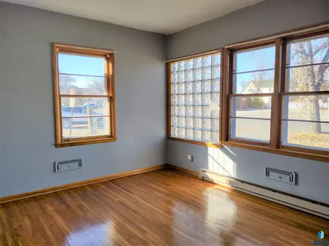 118 E 4th St, Miller, SD 57362 photo 12