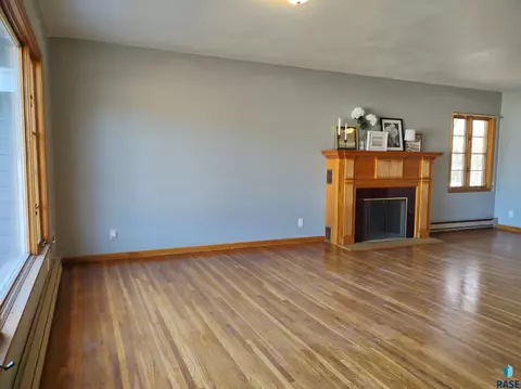 118 E 4th St, Miller, SD 57362 photo 2