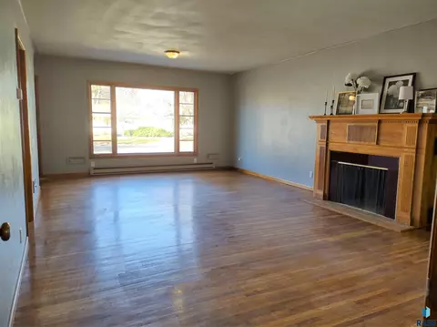 118 E 4th St, Miller, SD 57362 photo 3