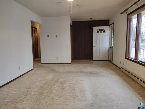 601 E 7th St, Miller, SD 57362 photo 3
