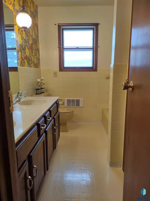 601 E 7th St, Miller, SD 57362 photo 13
