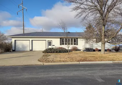 601 E 7th St, Miller, SD 57362 photo 1