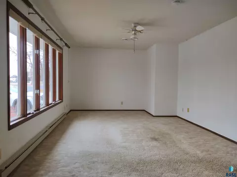 601 E 7th St, Miller, SD 57362 photo 2