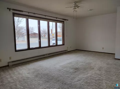 601 E 7th St, Miller, SD 57362 photo 4