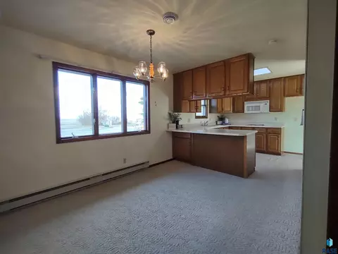 601 E 7th St, Miller, SD 57362 photo 8