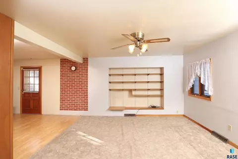 405 E 7th St, Dell Rapids, SD 57022 photo 8